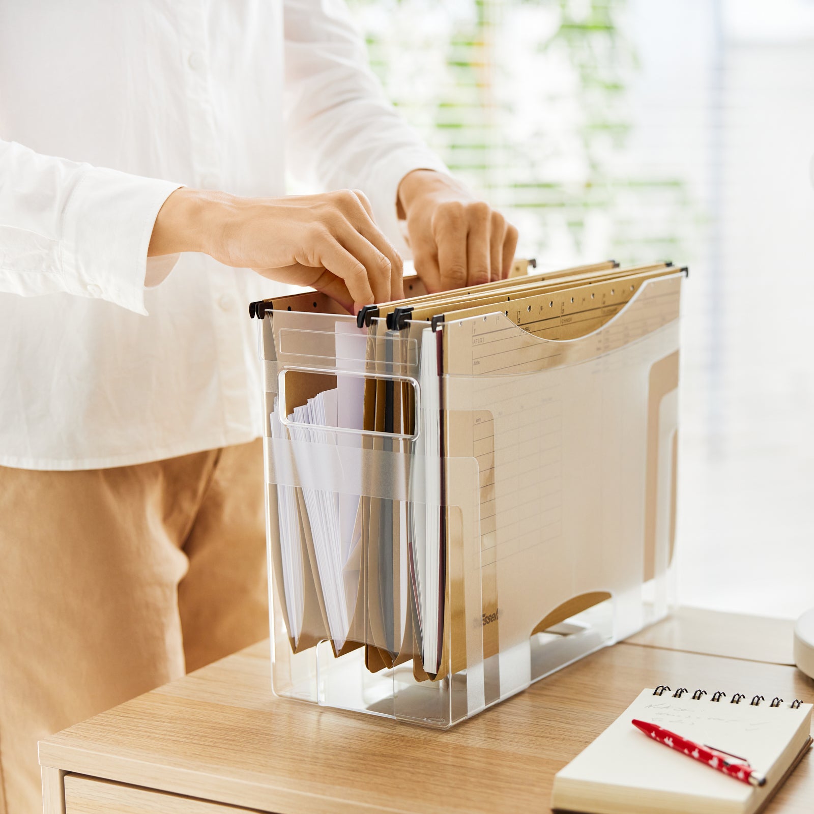 rotho-cube-h-ngemappenbox-transparent-b-ro-box image 4