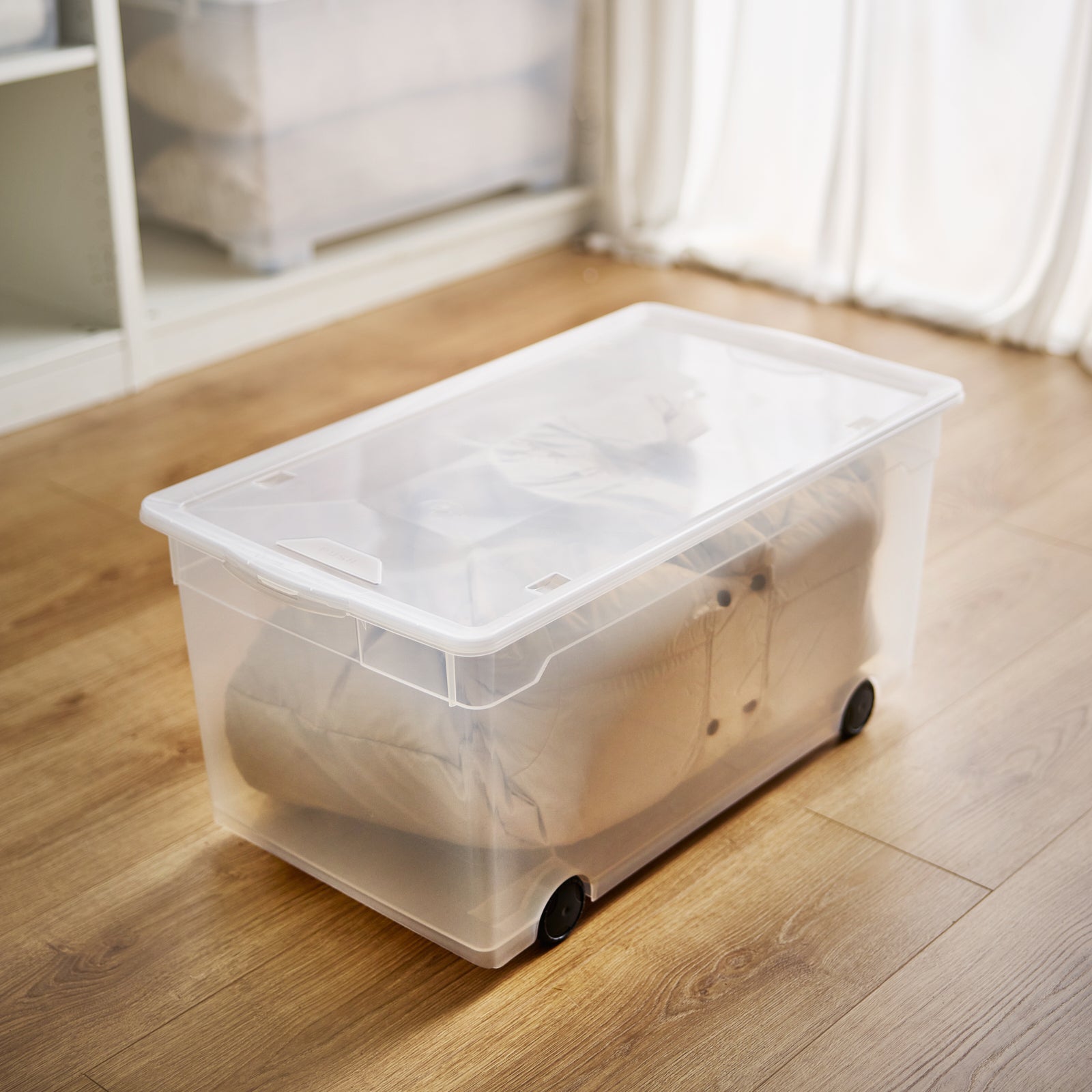 rotho-clear-aufbewahrungsbox-mit-rollen-63-l-transparent image 4