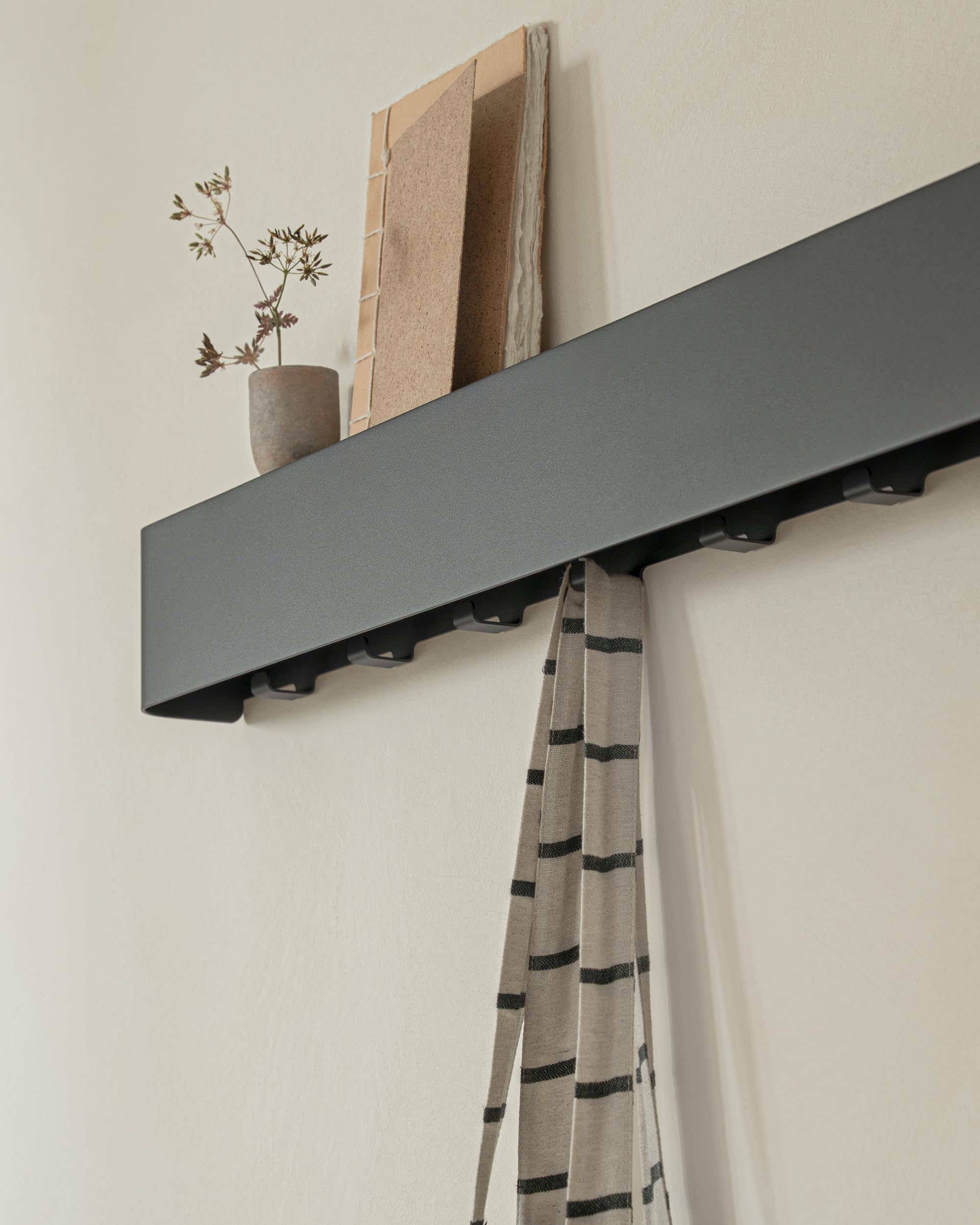 kazai-tone-wandgarderobe-8-haken-schwarz-metall image 3