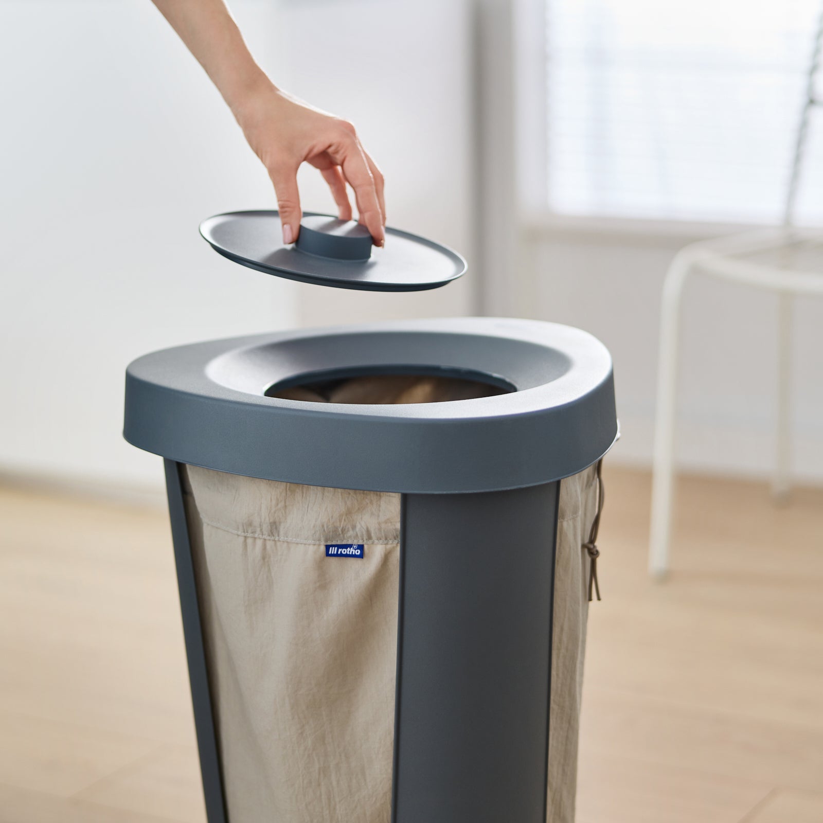 rotho-fabu-pfandflaschensammler-50-l-anthrazit-mit-beutel image 3