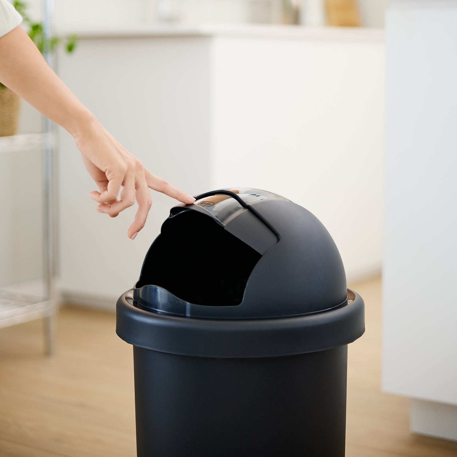 rotho-roll-bob-abfalleimer-30l-schwarz-mit-schiebedeckel image 3