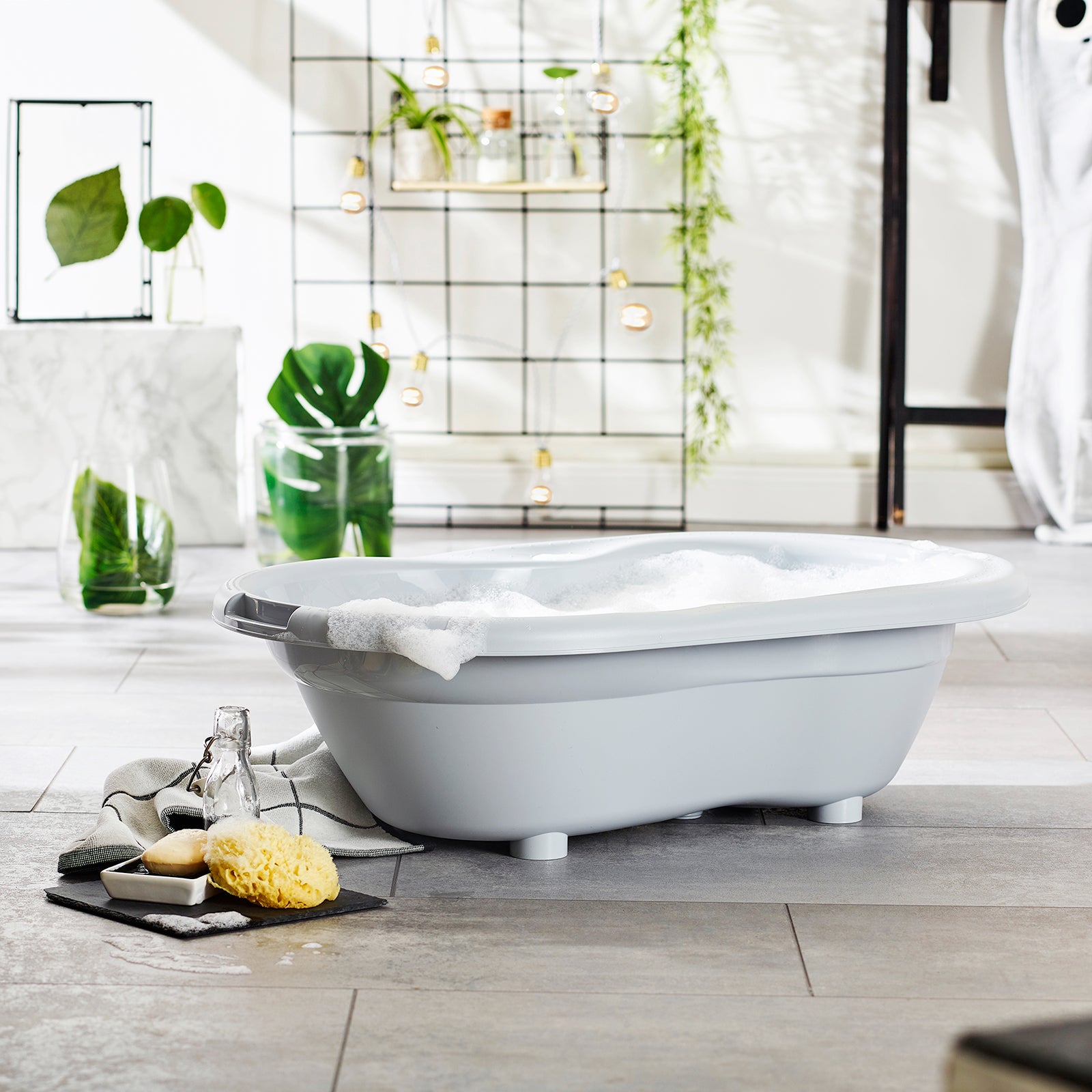 rotho-top-baby-badewanne-wei-mit-ablauf-und-matte image 8