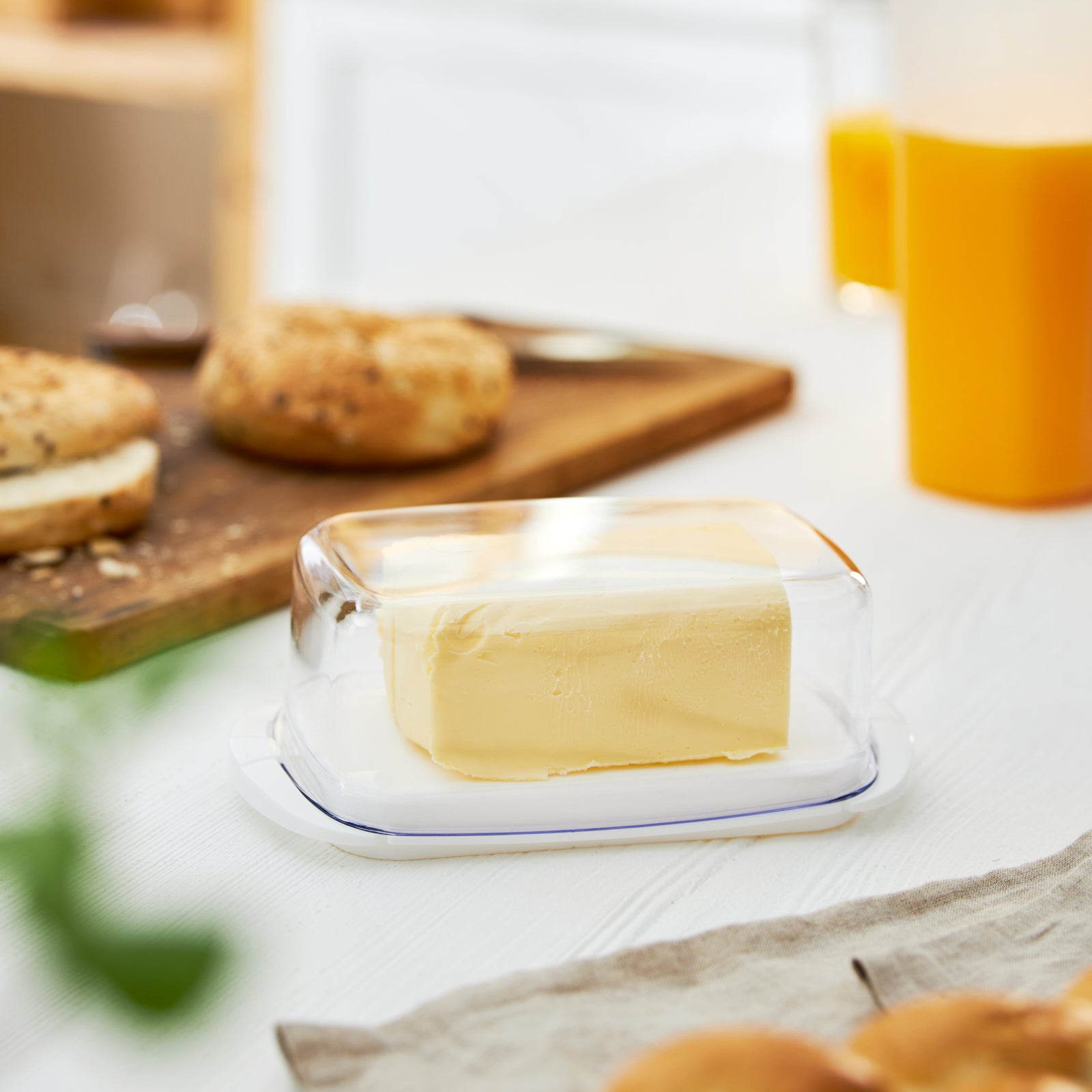 rotho-fresh-butterdose-wei-mit-transparentem-deckel image 4